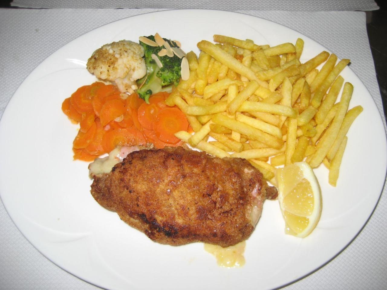 Hotel Restaurant Kreuz Kaiserstuhl 外观 照片