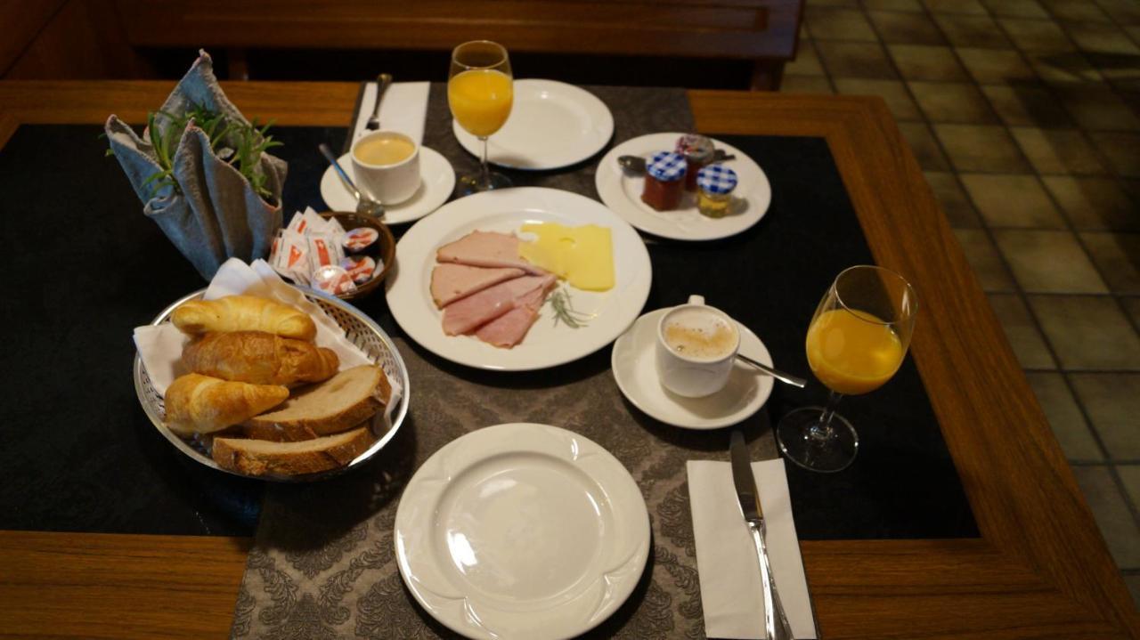 Hotel Restaurant Kreuz Kaiserstuhl 外观 照片